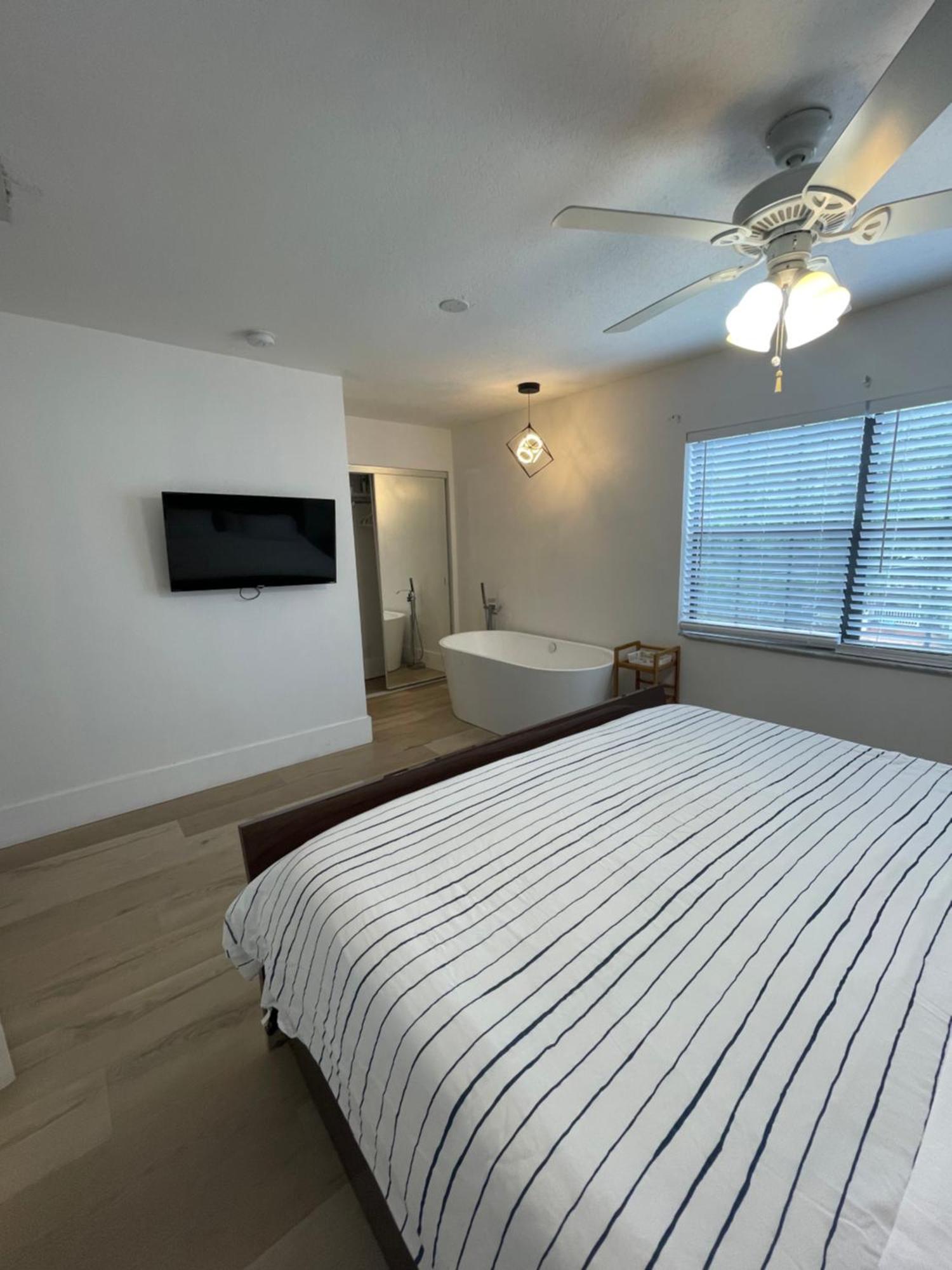 Cozy Downtown Apartments On Water Fort Lauderdale Bagian luar foto