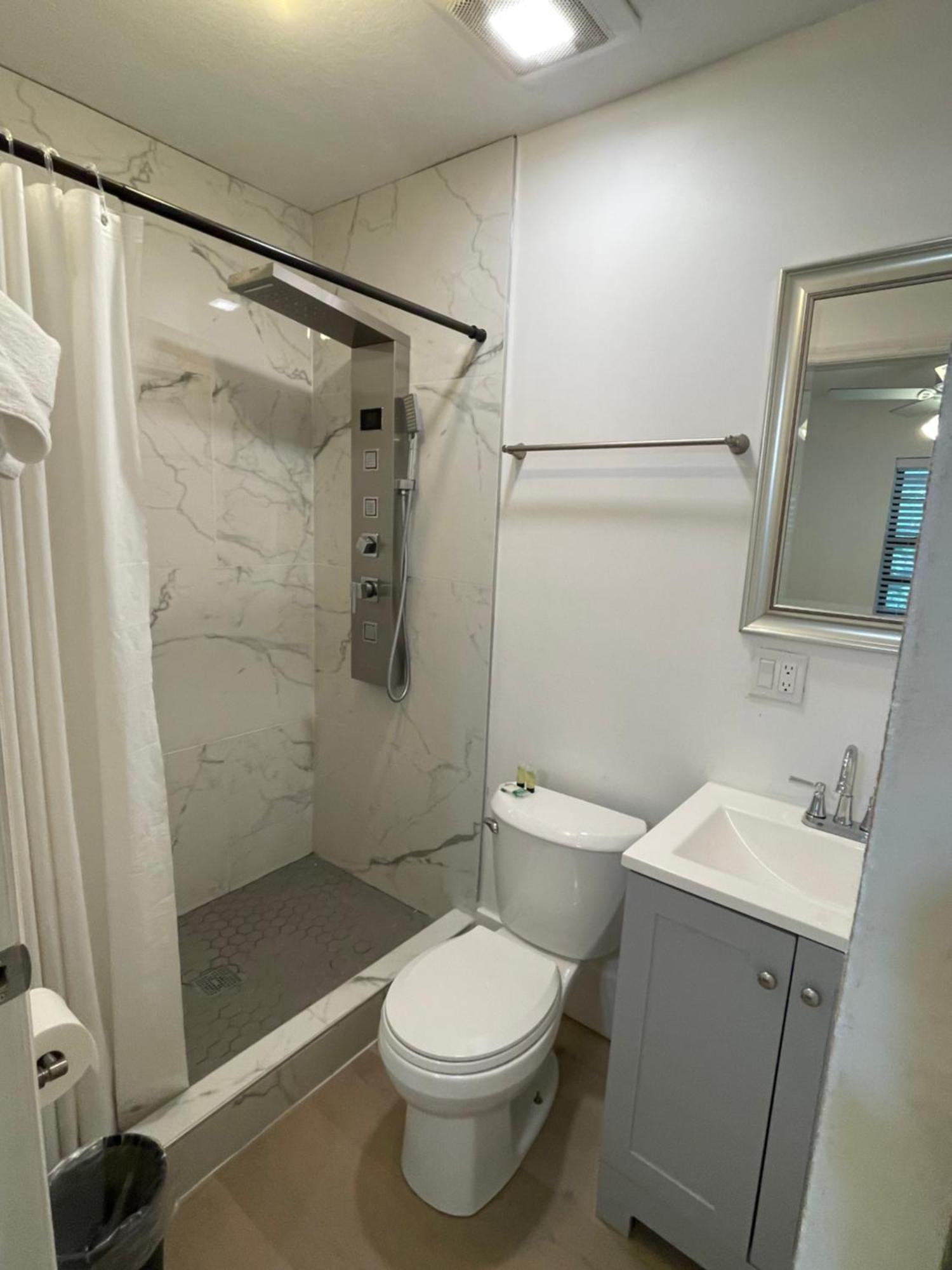 Cozy Downtown Apartments On Water Fort Lauderdale Bagian luar foto